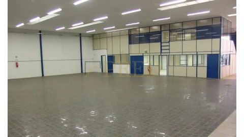 Armazém para Arrendamento em Paranhos