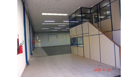 Armazém para Arrendamento em Paranhos