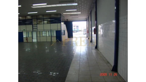 Armazém para Arrendamento em Paranhos