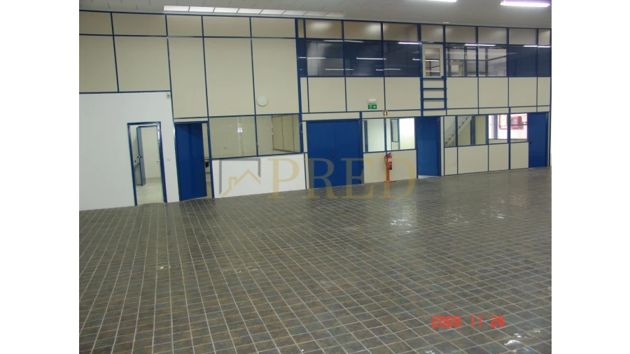 Armazém para Arrendamento em Paranhos Foto 2