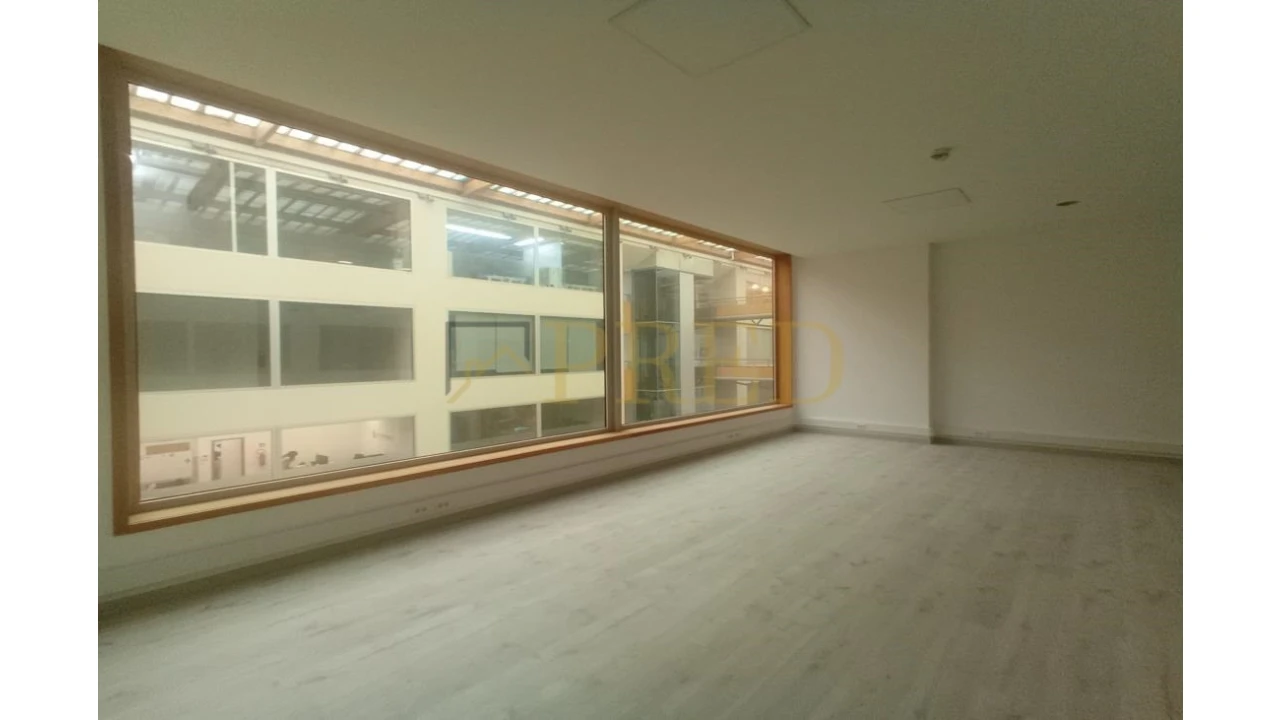 Escritório para Arrendamento em Mafamude e Vilar do Paraíso Foto 1