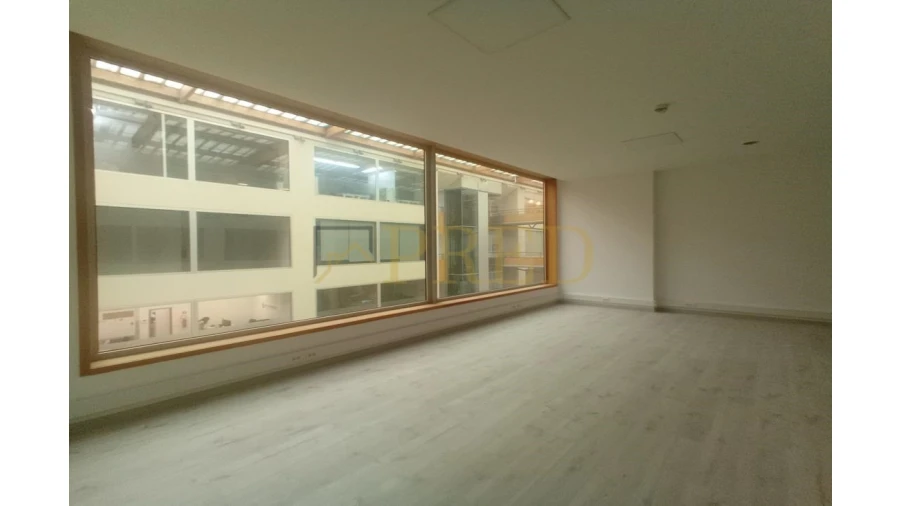 Escritório para Arrendamento em Mafamude e Vilar do Paraíso Foto 1