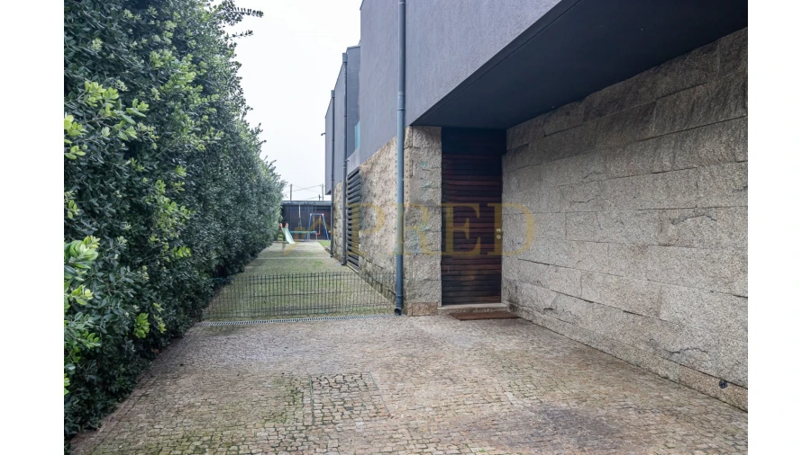 Moradia T3 para Arrendamento em Arcozelo Foto 3