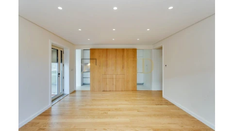 Apartamento T3 para Venda em Lordelo do Ouro e Massarelos