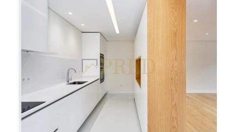 Apartamento T3 para Venda em Lordelo do Ouro e Massarelos