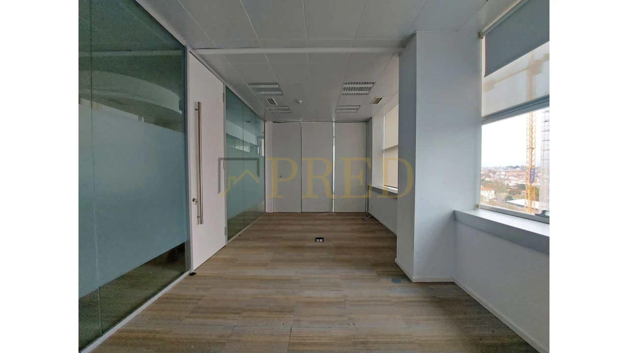 Escritório para Arrendamento em Santa Marinha e São Pedro da Afurada Foto 7