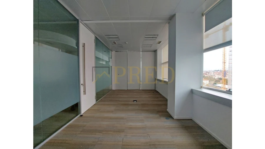 Escritório para Arrendamento em Santa Marinha e São Pedro da Afurada Foto 7