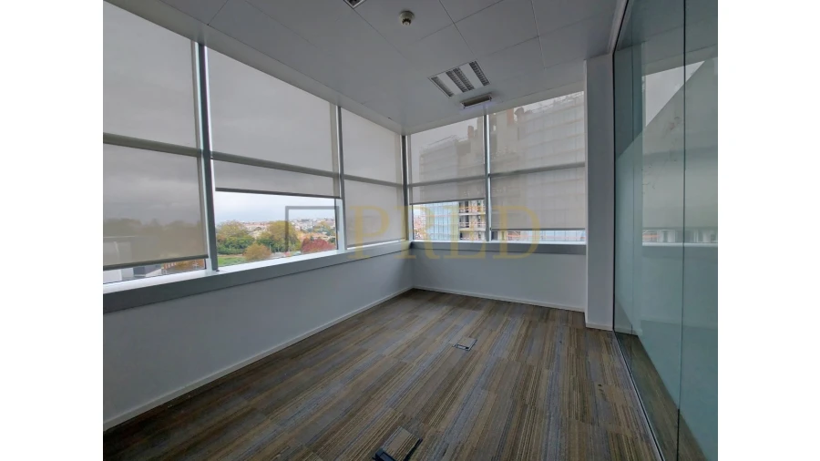 Escritório para Arrendamento em Santa Marinha e São Pedro da Afurada Foto 10