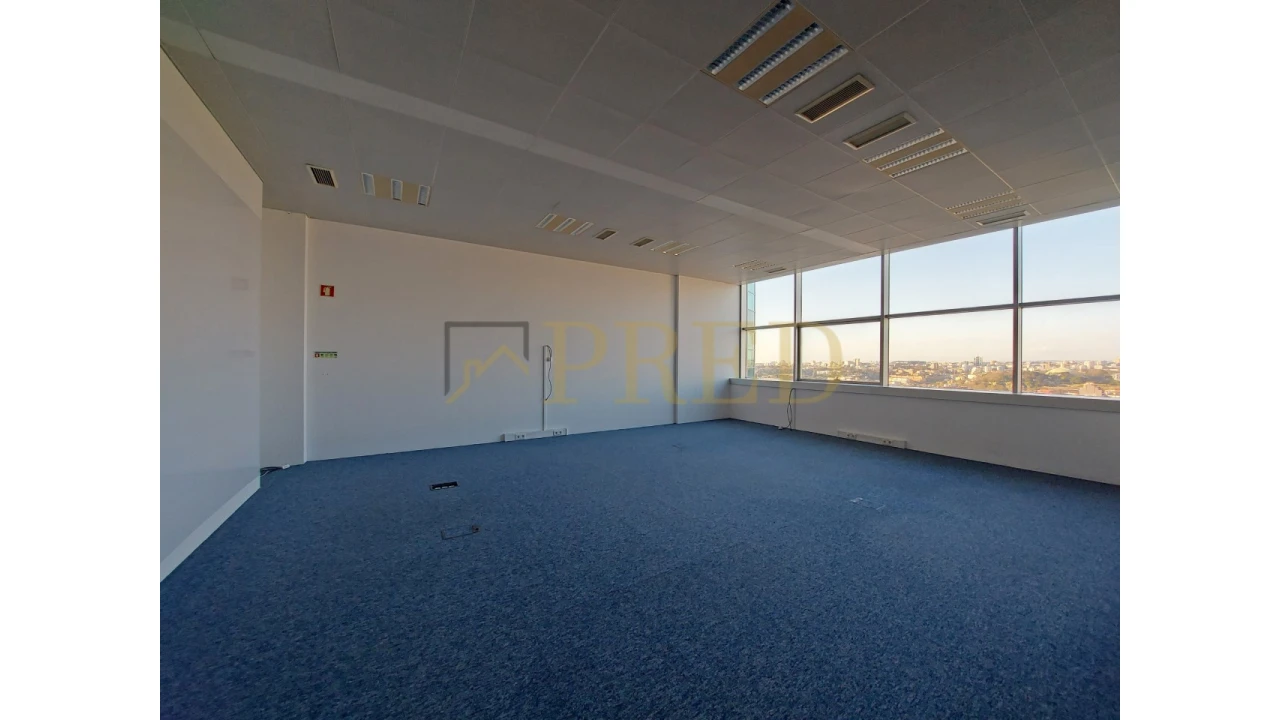 Escritório para Arrendamento em Santa Marinha e São Pedro da Afurada Foto 3