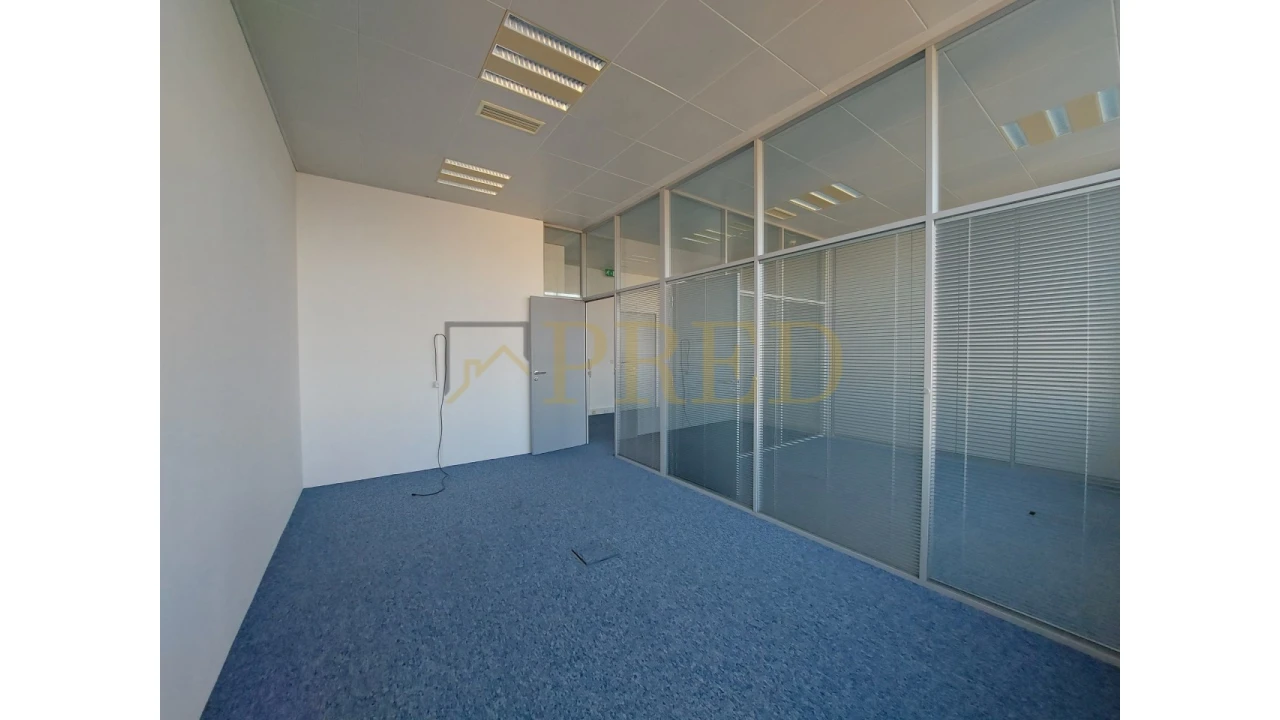 Escritório para Arrendamento em Santa Marinha e São Pedro da Afurada Foto 7