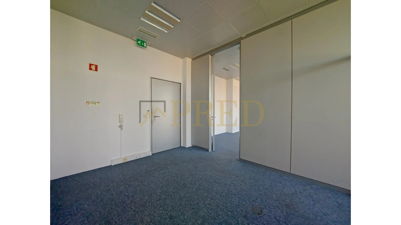 Escritório para Arrendamento em Santa Marinha e São Pedro da Afurada Foto 11