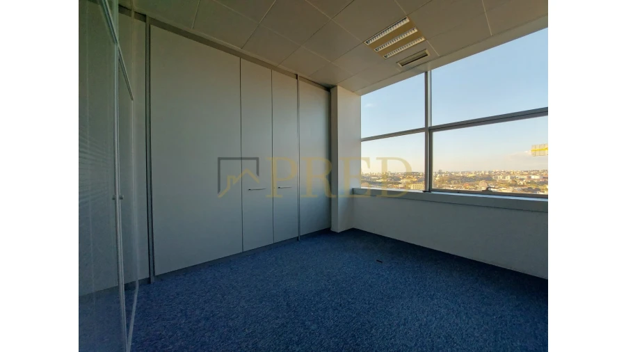 Escritório para Arrendamento em Santa Marinha e São Pedro da Afurada Foto 10