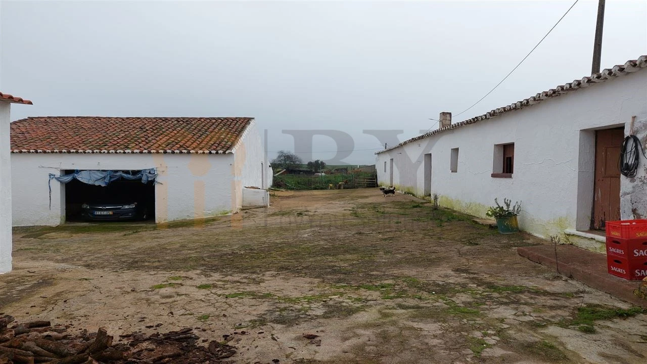 Moradia T2 para Venda em Alcaria Ruiva Foto 6