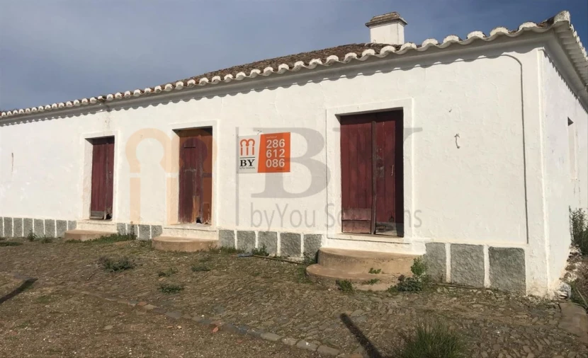 Moradia para Venda em São João dos Caldeireiros Foto 1