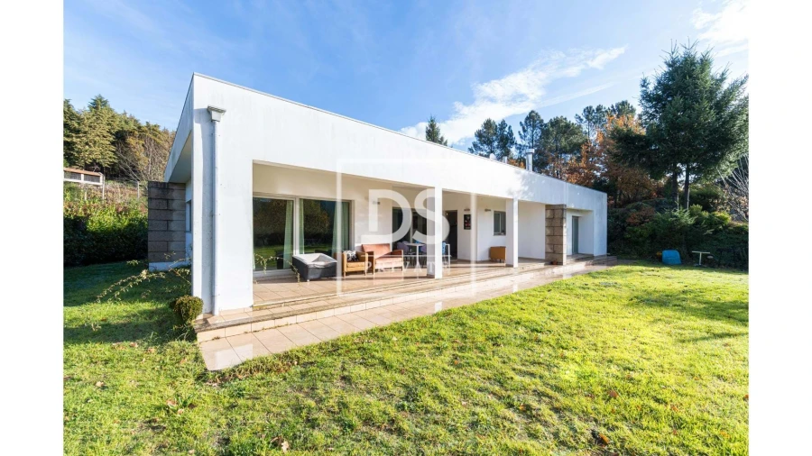 Moradia T3 para Venda em Vilar de Ferreiros Foto 4