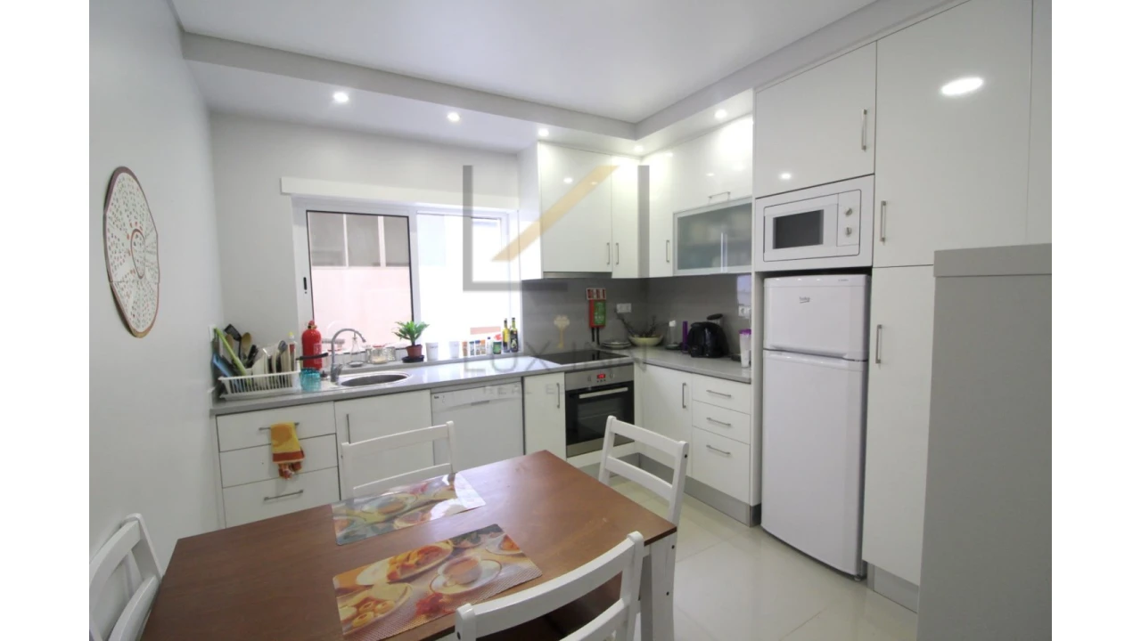 Apartamento T2 para Venda em São Vicente Foto 1