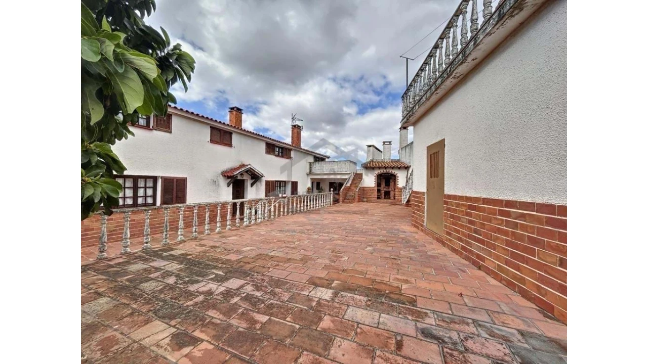 Moradia T6 para Venda em A dos Negros Foto 2