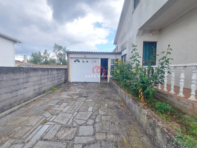 Moradia T4 para Venda em Vila Nova de Tazem Foto 3