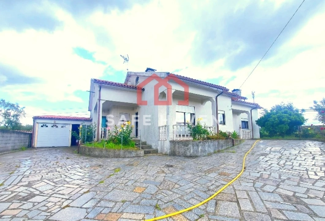 Moradia T4 para Venda em Vila Nova de Tazem Foto 2