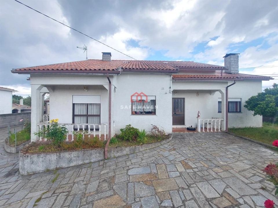 Moradia T4 para Venda em Vila Nova de Tazem Foto 1