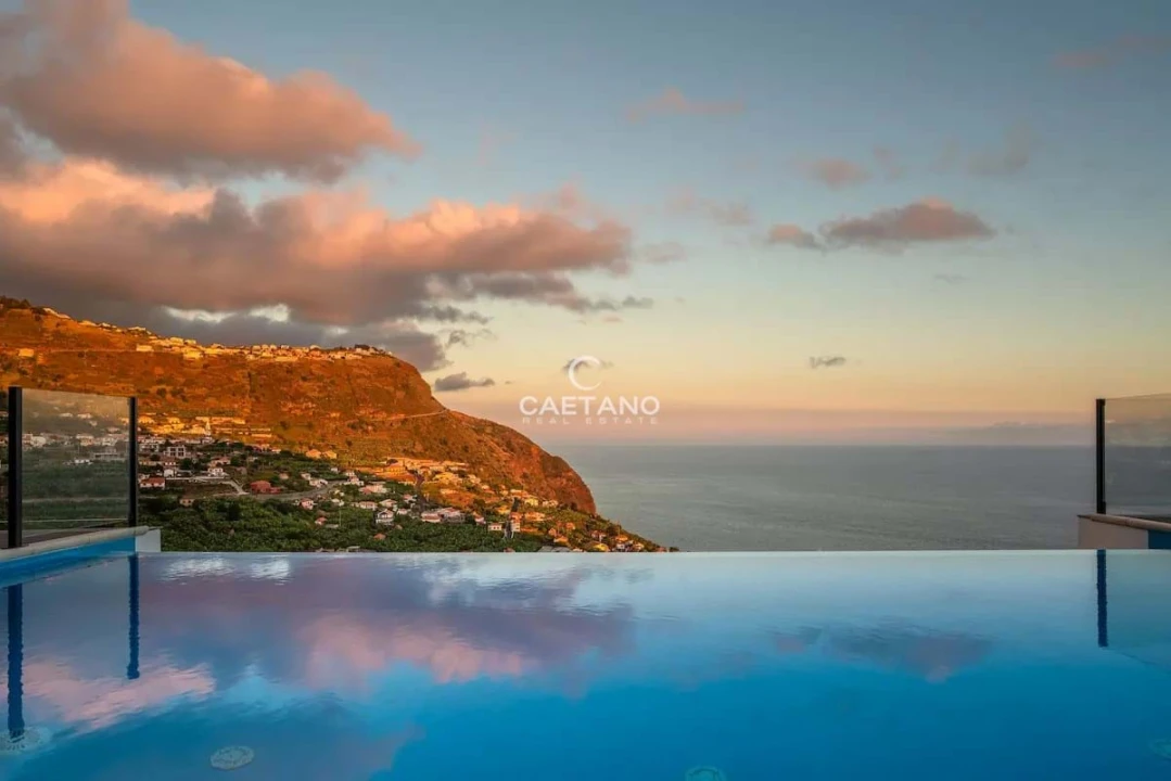 Moradia T3 para Venda em Arco da Calheta Foto 3