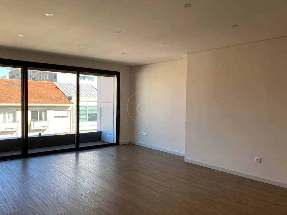 Apartamento T3 para Venda em Cedofeita, Santo Ildefonso, Sé, Miragaia, São Nicolau e Vitória Foto 4