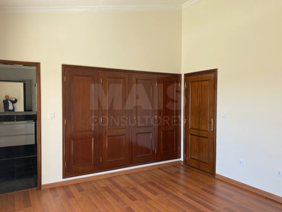 Moradia T4 para Venda em São Lourenço do Bairro Foto 2