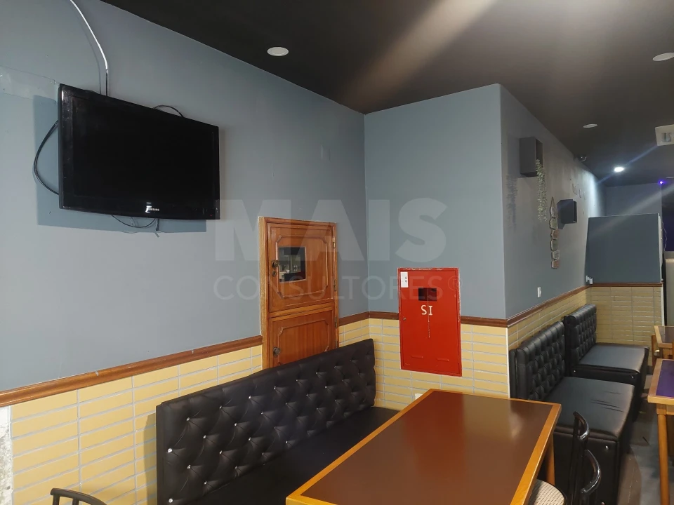 Loja para Venda em Póvoa de Santo Adrião e Olival Basto Foto 9