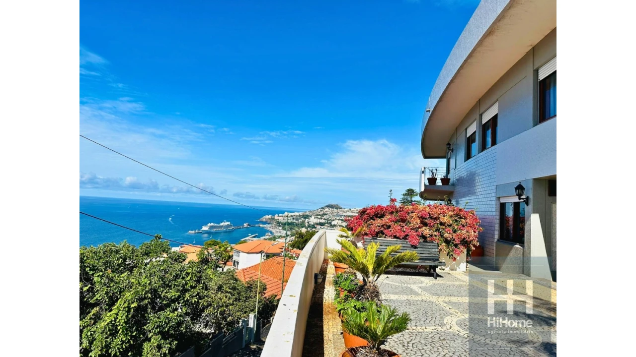 Moradia T4 para Venda em Funchal (Santa Maria Maior) Foto 4