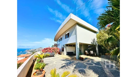 Moradia T4 para Venda em Funchal (Santa Maria Maior)