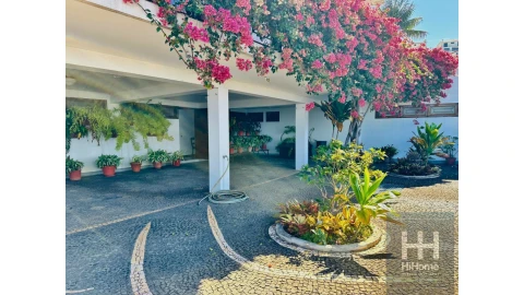 Moradia T4 para Venda em Funchal (Santa Maria Maior)