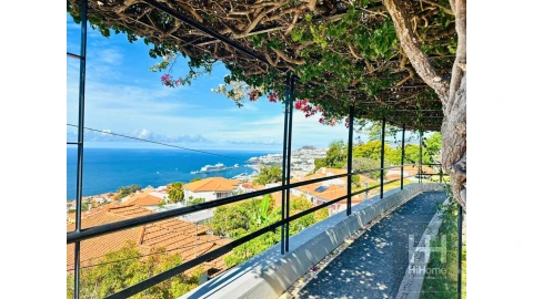 Moradia T4 para Venda em Funchal (Santa Maria Maior)