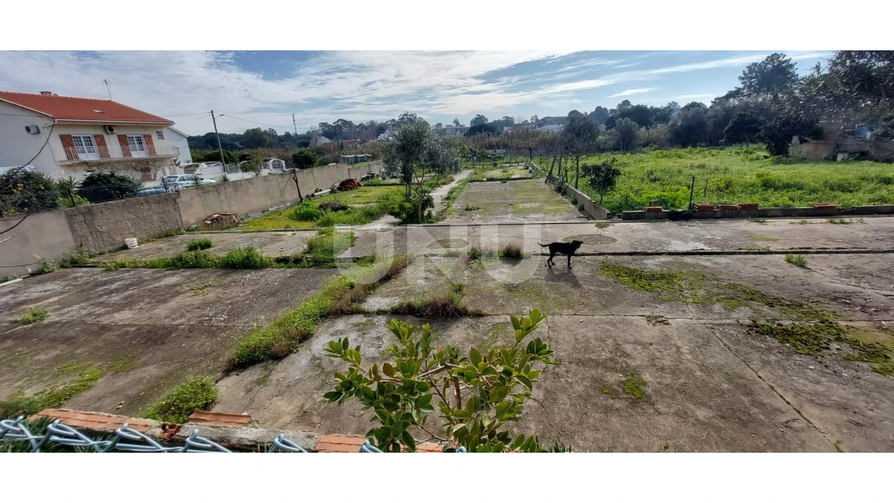 Terreno para Venda em Seixal, Arrentela e Aldeia de Paio Pires Foto 1