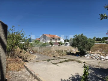 Terreno para Venda em Seixal, Arrentela e Aldeia de Paio Pires