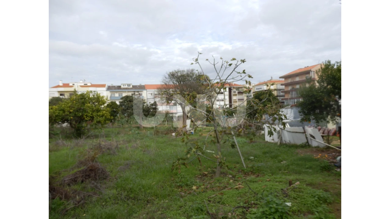 Terreno para Venda em Seixal, Arrentela e Aldeia de Paio Pires Foto 1