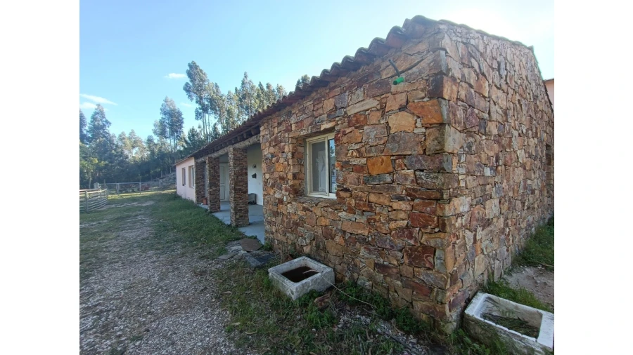 Armazém para Venda em Vila de Rei