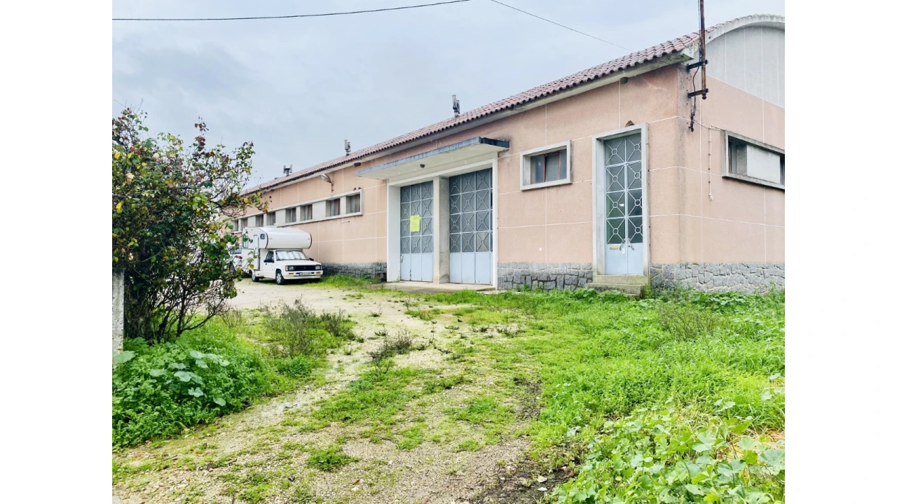 Armazém para Venda em Tramagal Foto 1
