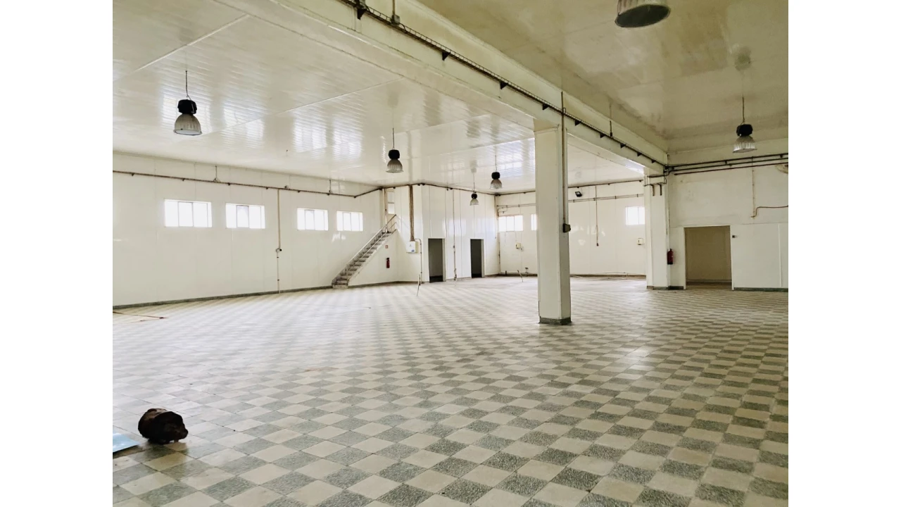 Armazém para Venda em Tramagal Foto 2