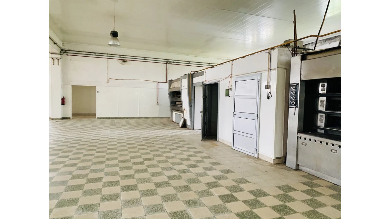 Armazém para Venda em Tramagal Foto 7