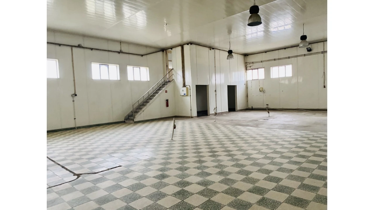 Armazém para Venda em Tramagal Foto 11