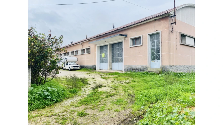 Armazém para Venda em Tramagal