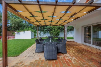 Moradia T4 para Venda em Quarteira