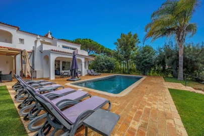 Moradia T4 para Venda em Quarteira