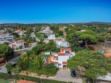 Moradia T4 para Venda em Quarteira