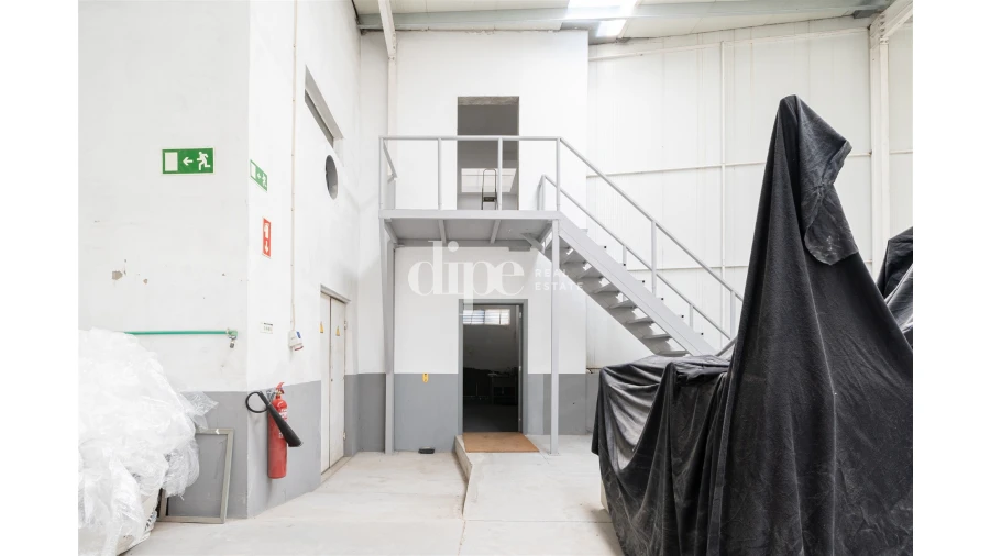 Armazém para Arrendamento em Nespereira Foto 6