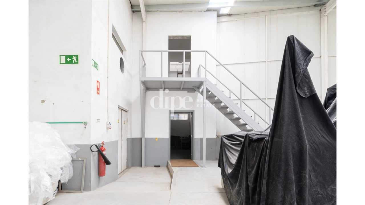 Armazém para Arrendamento em Nespereira Foto 6