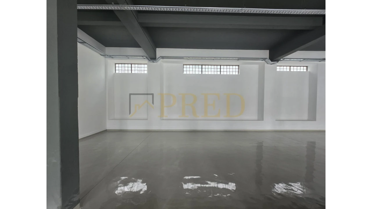 Armazém para Arrendamento em Paranhos Foto 3