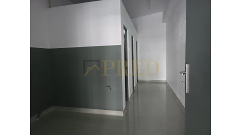 Armazém para Arrendamento em Paranhos