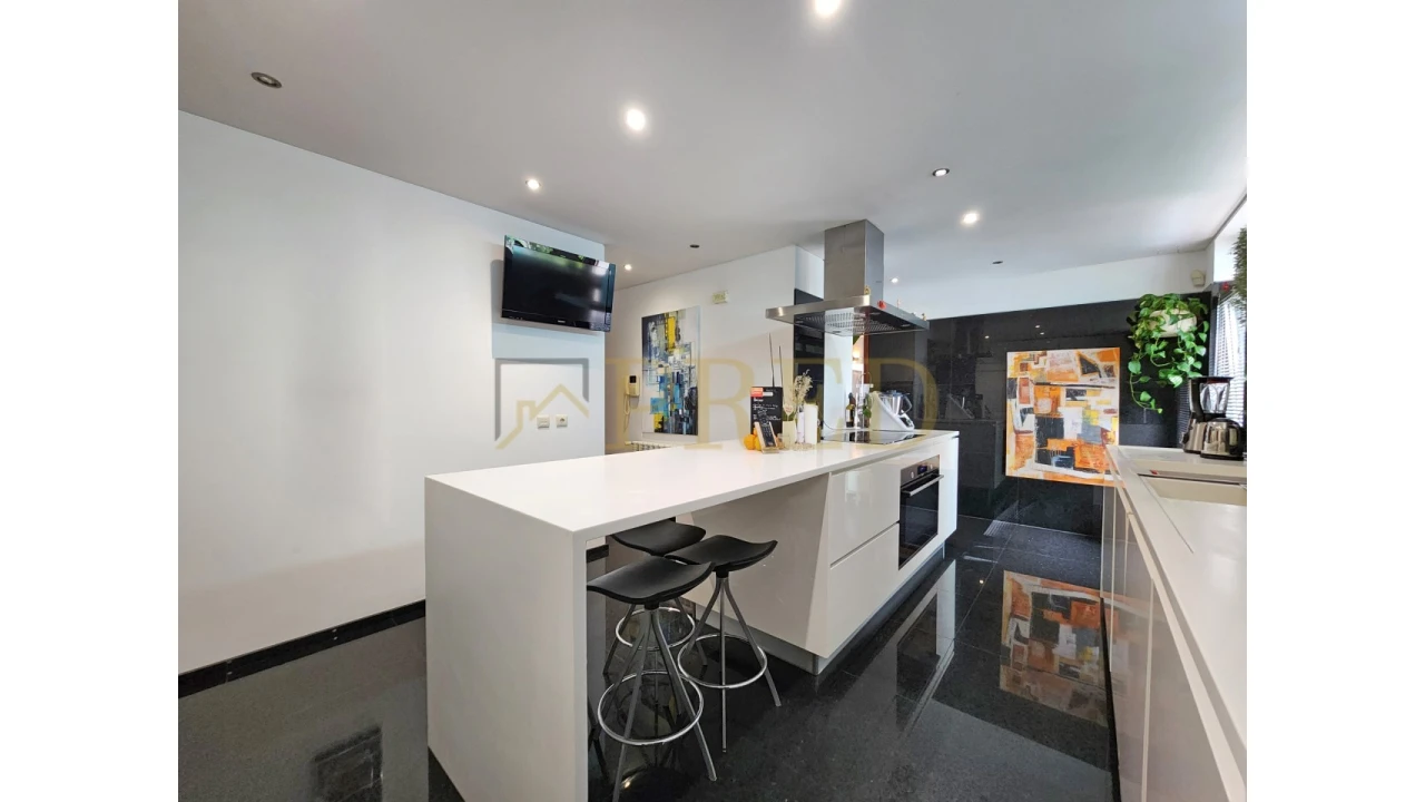 Apartamento T5 para Arrendamento em Aldoar, Foz do Douro e Nevogilde Foto 16