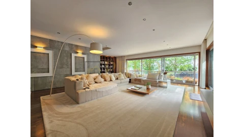 Apartamento T5 para Arrendamento em Aldoar, Foz do Douro e Nevogilde